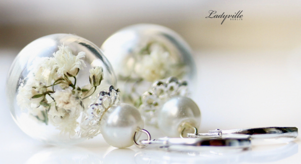 Ohrringe - Weiße Blüten in Glaskugel
